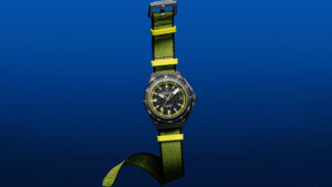 Luxusní potápěčské hodinky ZENITH DEFY Extreme Diver Shadow z titanu s černo-žlutým textilním řemínkem, vodotěsností 600 m a sportovním designem.